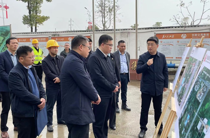 南昌縣委常委縣紀委書記縣監(jiān)委主任劉榮鑫實地調研南昌縣人才項目建設情況691.jpg