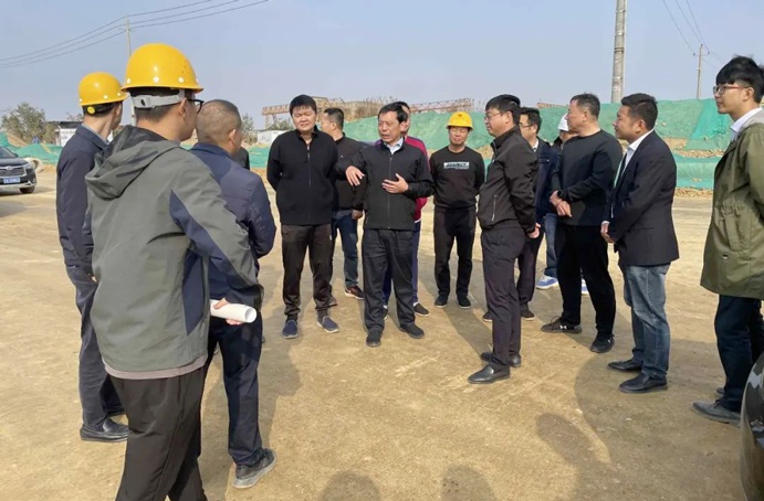 市政公用集團萬義輝深入朱橋東路綜合管廊及基礎(chǔ)設(shè)施建設(shè)工程、昌東三路道路建設(shè)工程檢查指導(dǎo)