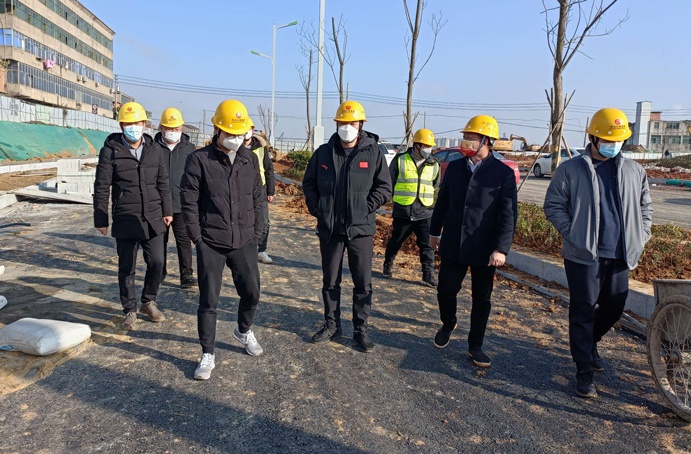 南昌市政建設(shè)集團(tuán)領(lǐng)導(dǎo)班子深入項(xiàng)目一線開(kāi)展節(jié)前督導(dǎo)慰問(wèn)