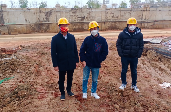 南昌市政建設(shè)集團(tuán)領(lǐng)導(dǎo)班子深入項(xiàng)目一線開(kāi)展節(jié)前督導(dǎo)慰問(wèn)