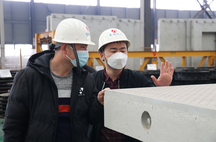 江西省城鎮(zhèn)發(fā)展服務中心副調(diào)研員熊小羅到市政遠大公司開展裝配式建筑信息價調(diào)