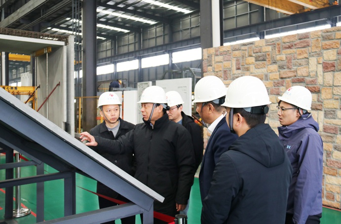 市政公用集團黨委副書記、總經(jīng)理萬義輝到市政遠大公司調(diào)研指導