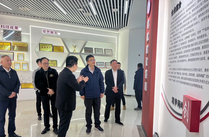 市政公用集團副總經(jīng)理楊閑冬攜集團安監(jiān)（信訪）部到公司調研指導安全穩(wěn)定工作