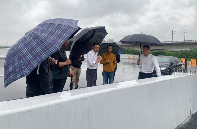 徐旭前往南昌縣河洲路項(xiàng)目、小藍(lán)大道快速化項(xiàng)目調(diào)研pg