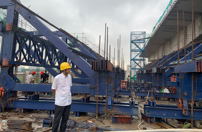 五一勞動(dòng)獎(jiǎng)?wù)芦@得者項(xiàng)目黨支部書記、副總工程師周天奇