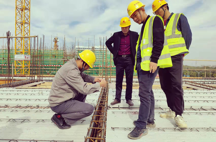 五一勞動(dòng)獎(jiǎng)?wù)芦@得者項(xiàng)目黨支部書記、副總工程師周天奇