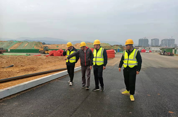 五一勞動(dòng)獎(jiǎng)?wù)芦@得者項(xiàng)目黨支部書記、副總工程師周天奇